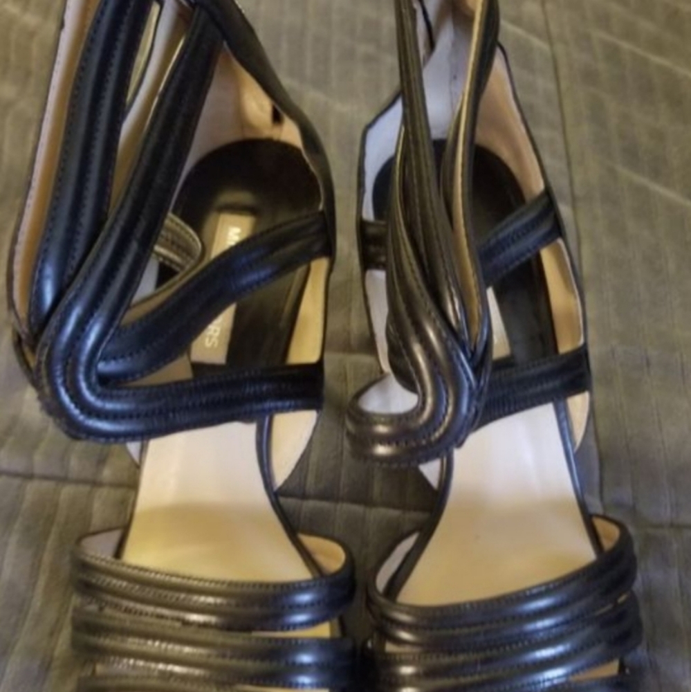 Michael Kors MK Vero Cuoio Sz 6 Black Heels